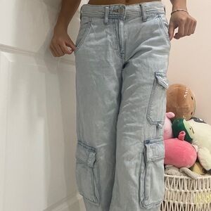 Aeropostale low rise cargo light wash jeans! SIZE 000 REG! like new condition!